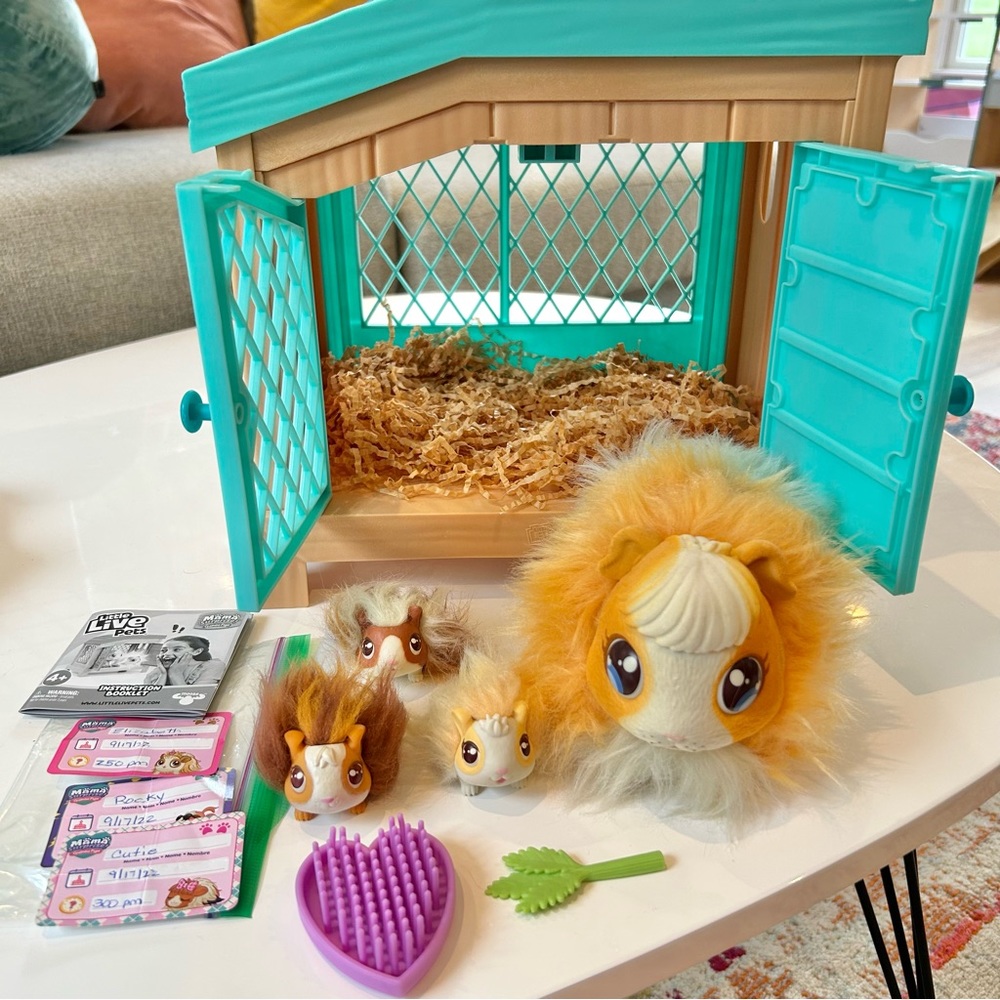Little Live Pets Mama Surprise Guinea Pig and 3 Babies
